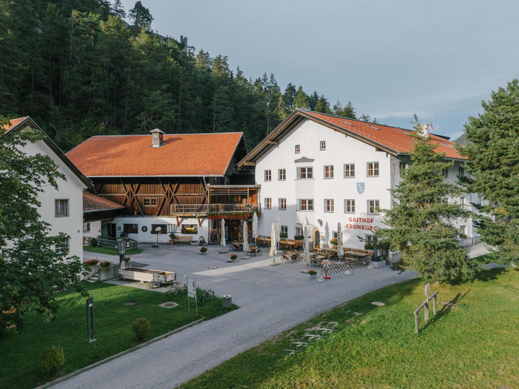 Gasthof Kronburg Zams Exterior photo